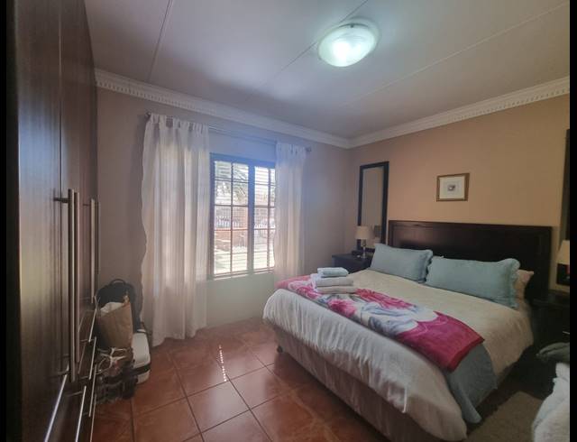 3 BEDROOM HOUSE FOR SALE IN VANDERBIJLPARK SE 4